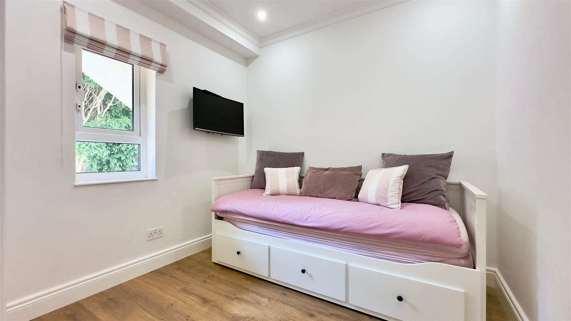 Image of House - 2 Bedrooms - 1 Bathrooms for Sale in South District-Gibraltar, Image 3
